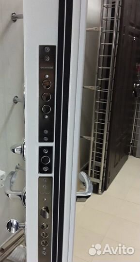 Дверь входная. Дк-Лион-белый