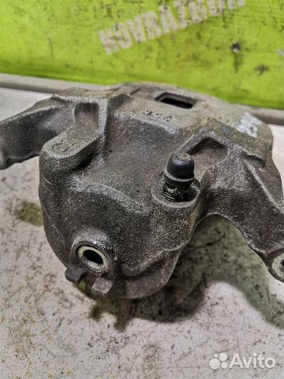 Суппорт передний правый Ниссан Теана