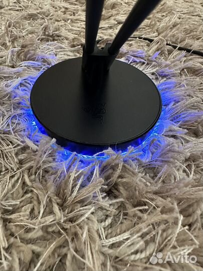 Держать под провод мыши razer