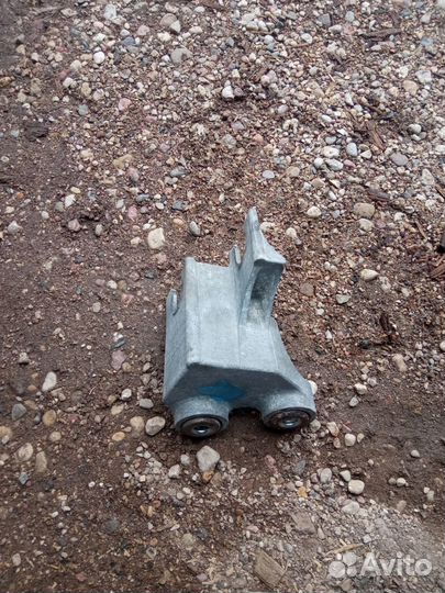 Кронштейн тросов шевроле круз