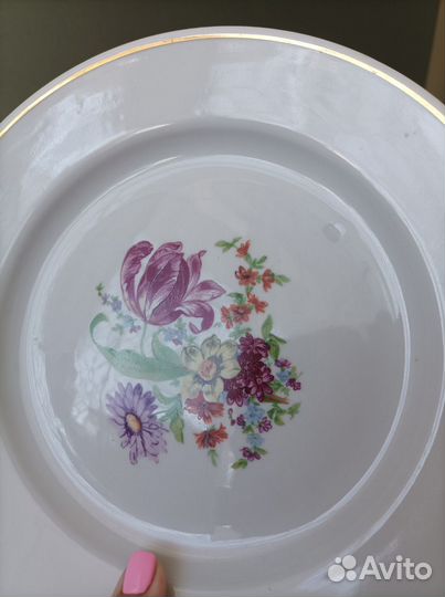Тарелки с цветочным орнаментом