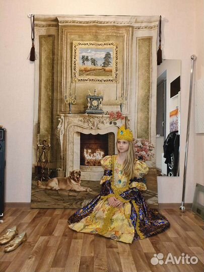 Камин с собакой панно