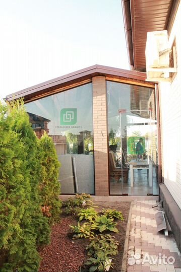 Раздвижное безрамное остекление террасы, кафе