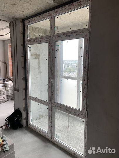 Дверь пластиковая с окном