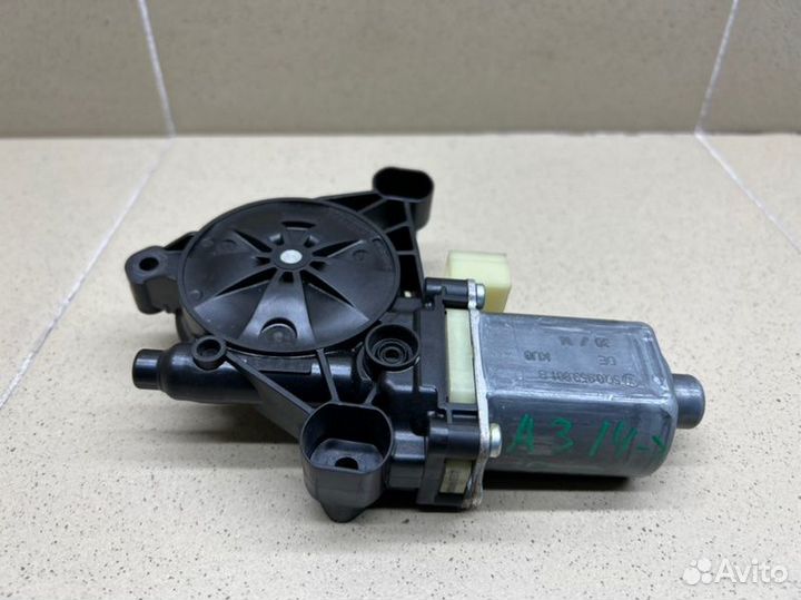 Моторчик стеклоподъемника передний правый Audi A3