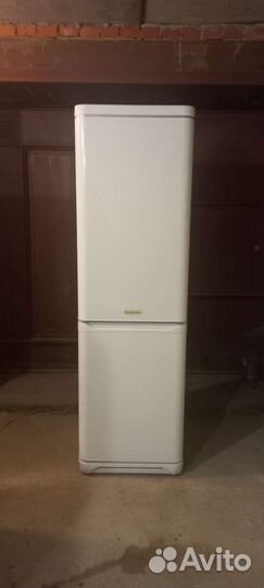Холодильник бу Ariston рабочий
