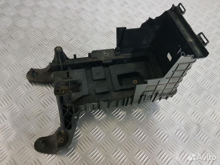 3C0915336 Полка аккумулятора Volkswagen Passat B7