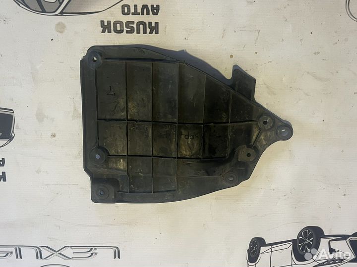 Пыльник двигателя Lexus RX 4