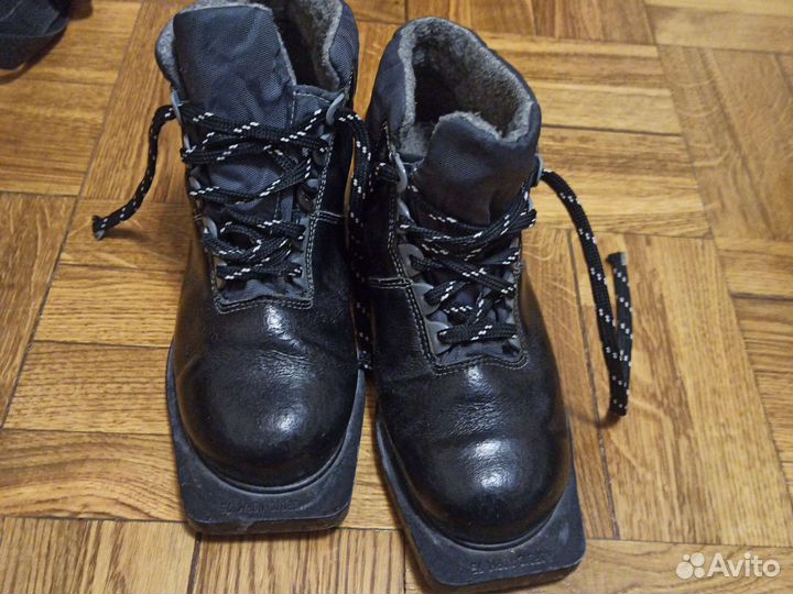 Лыжные ботинки 38размер spine