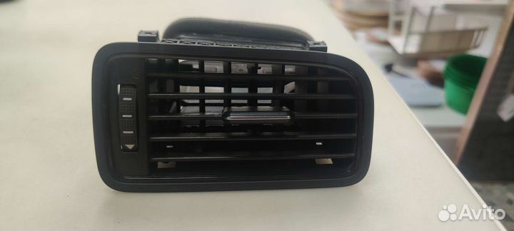 Дефлектор обдува Volkswagen 5c6819704b