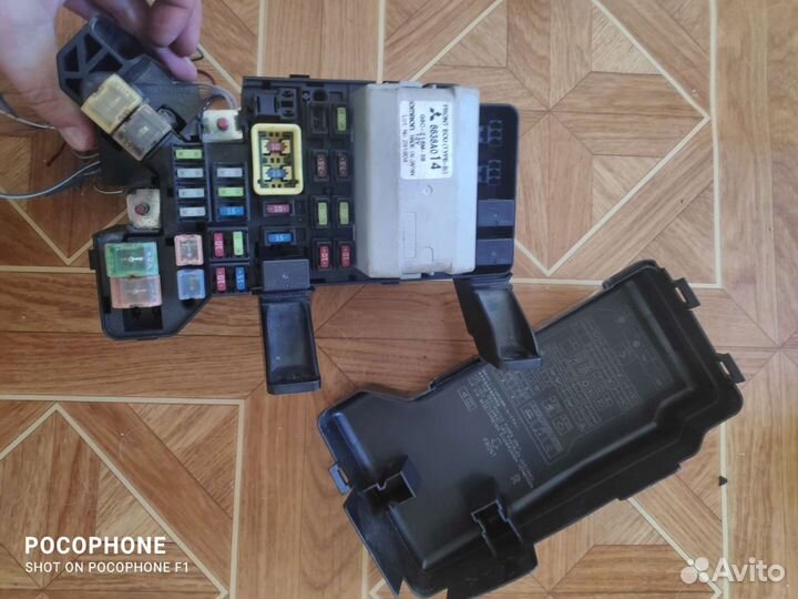 Блок предохранителей Паджеро 4 3.2