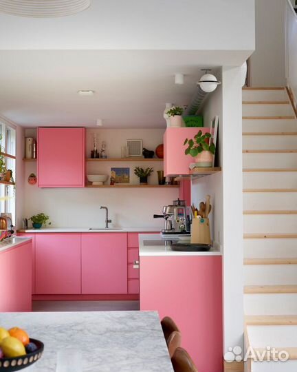 Яркая кухня на заказ