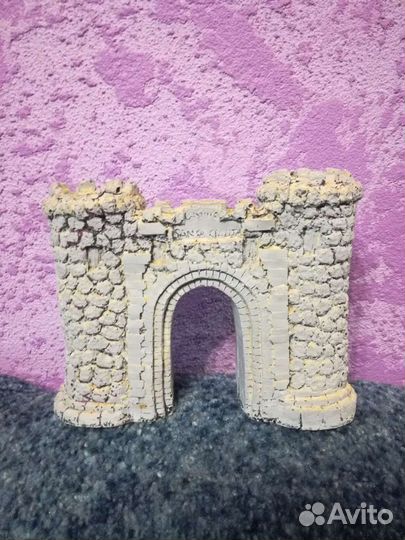 Замок для аквариума