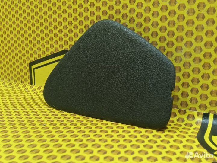 Крышка блока предохранителей салона Renault Logan