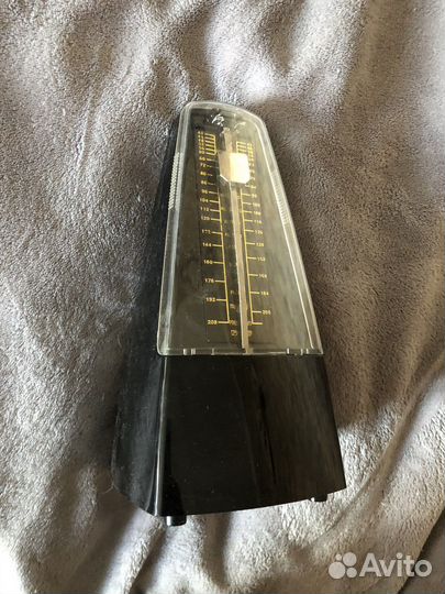 Продам метроном механический