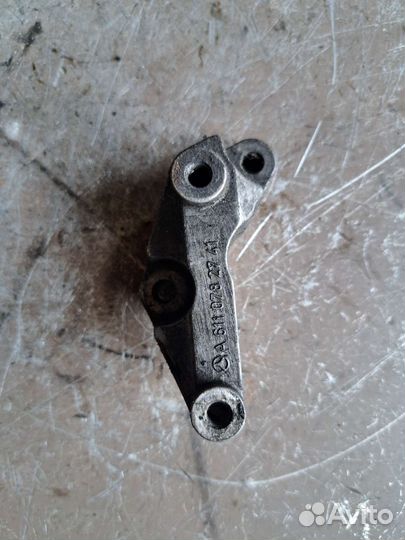 Кронштейн топливной рампы Mercedes W211