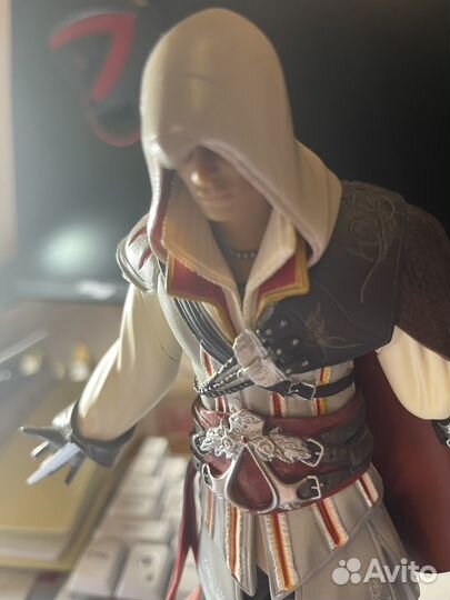 Фигурка Assassins Creed Эцио