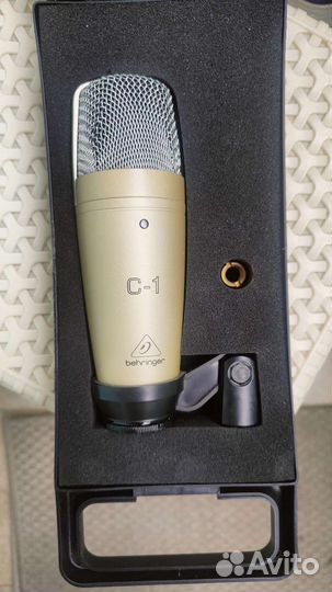 Студийный конденсаторный микрофон