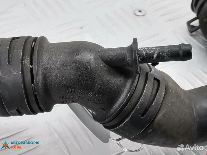 Патрубок радиатора Volkswagen Golf 3 1998