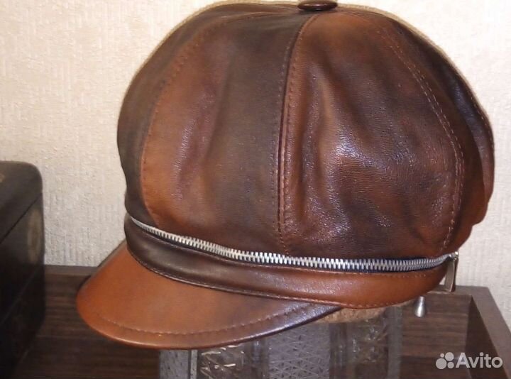 Кепка кожаная женская