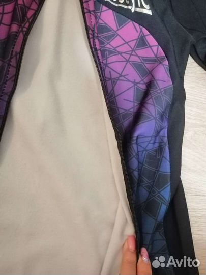 Спортивная кофта для занятий по фигурному катанию