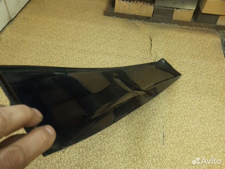 Ветровик на крышку багажника Приора