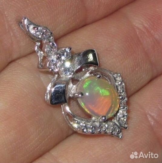 Серебряный подвес с опалами