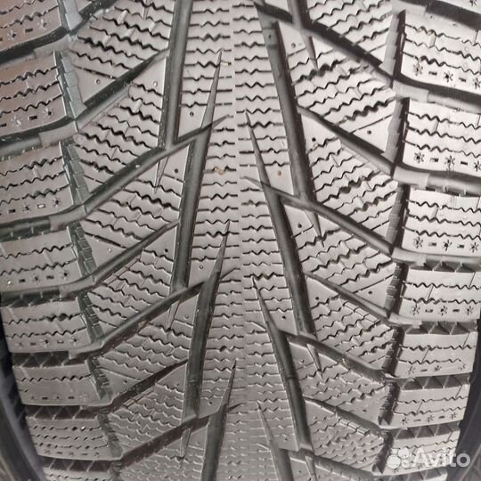 Hankook Winter I'Cept iZ 2 W616 215/65 R16 102T