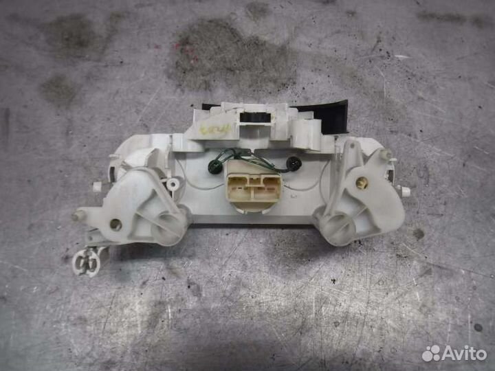 Блок управления отопителем Toyota Corolla 124