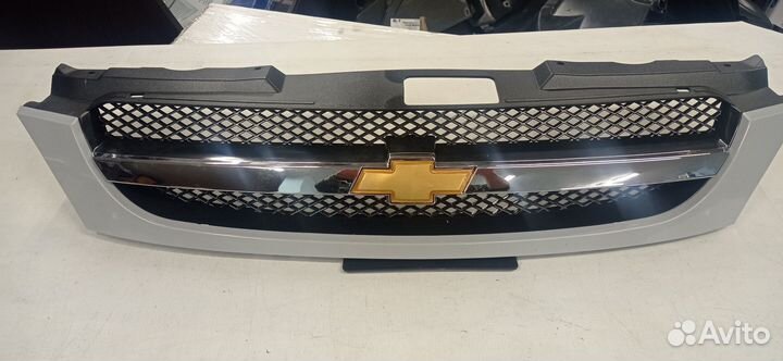 Решётка радиатора Lacetti хэтчбек с эмблемой