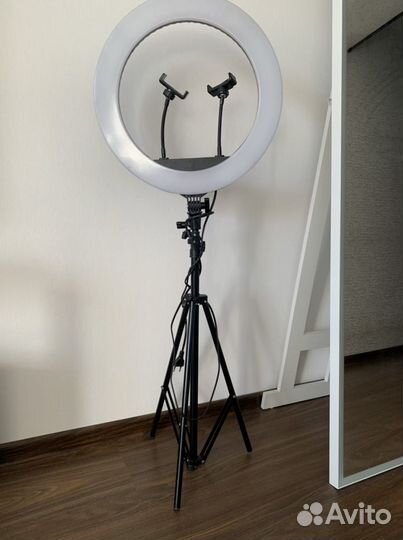 Кольцевая лампа со штативом