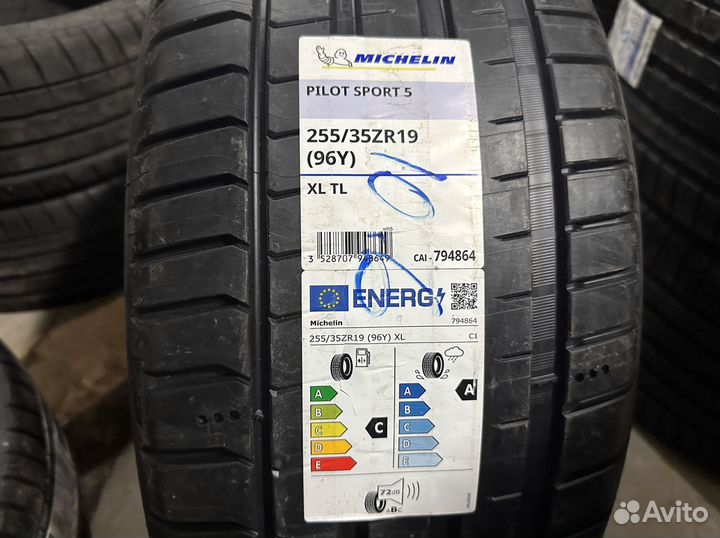 Michelin Pilot Sport 5 225/40 R19 и 255/35 R19 96Y