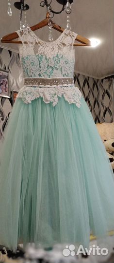 Шикарное пышное платье в пол