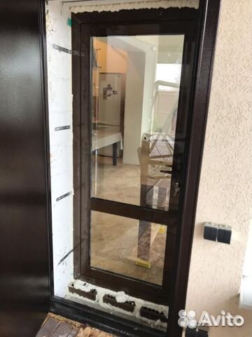 Дверь аллюминиевая