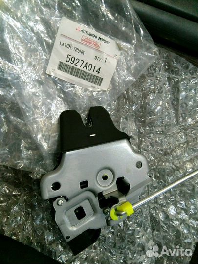 Замок крышки багажника Mitsubishi Lancer 10 Лансер