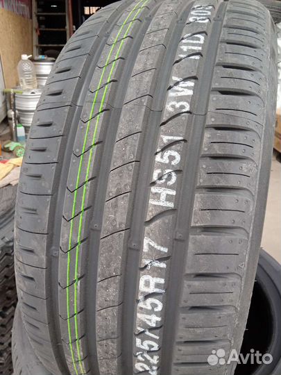 Kumho Ecsta HS51 225/45 R17