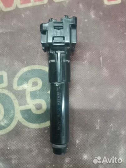 Форсунка омывателя фары передняя правая Toyota RAV