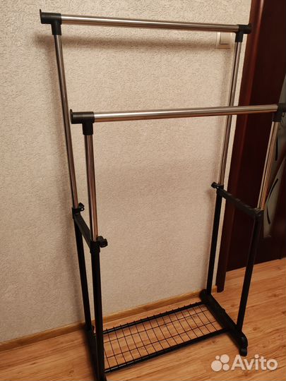Вешалка для одежды напольная металлическая