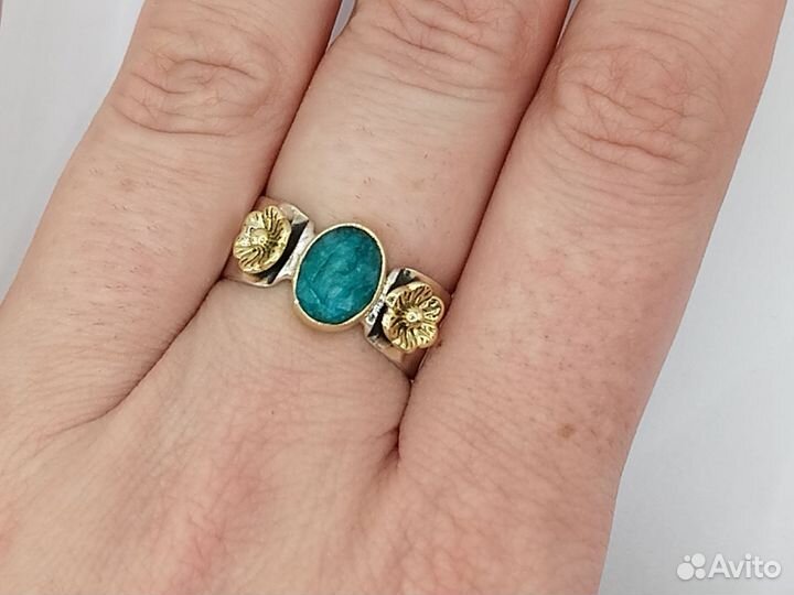Кольцо с изумрудом