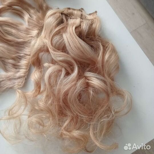 Волосы на заколках