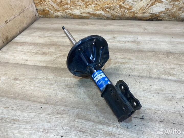 Амортизатор передний правый Kia Clarus универсал