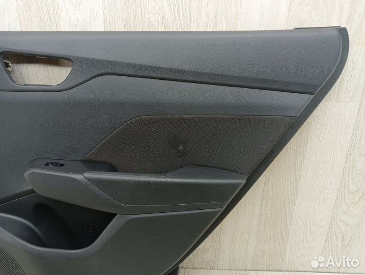 Обшивка двери задняя правая Hyundai Solaris 2