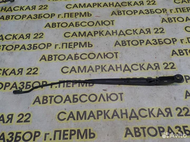 Поводок стеклоочистителя передний правый Nissan P