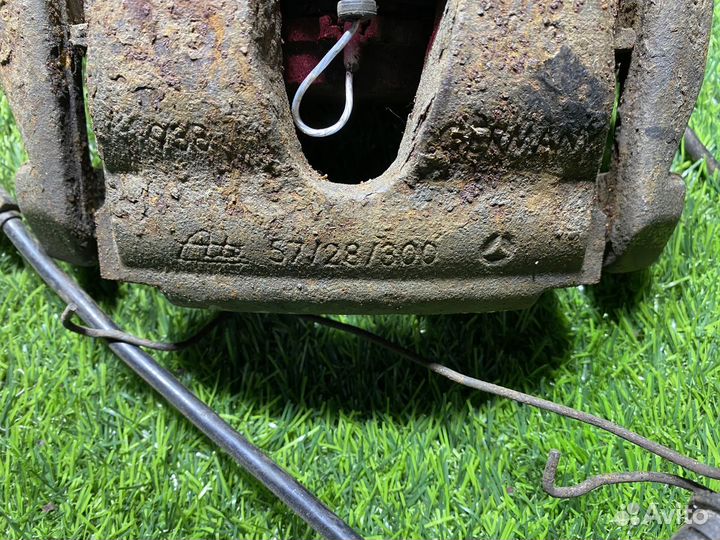 Суппорт передний правый Mercedes E-Class W210