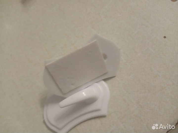 Ручки, уголки, крючки и другие хозмелочи