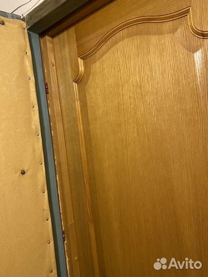 Двери деревянные (2 шт)