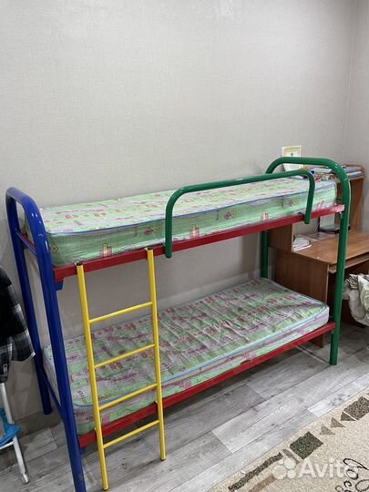 Кровать двухьярусная