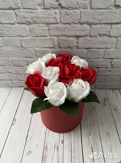 Небольшие букеты из мыльных роз