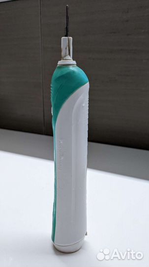 Электрическая зубная щетка Oral B