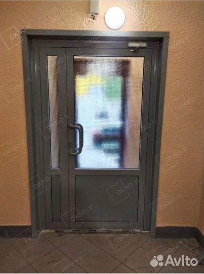 Алюминиевая входная дверь